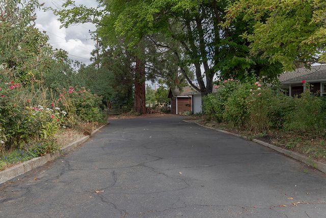 425 S Modoc Avenue, Medford, OR 97504