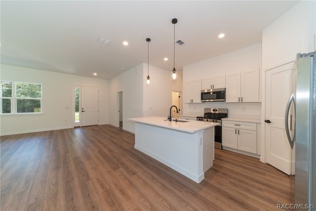 2631 W Royal Palm Drive, Citrus Springs, FL 34433