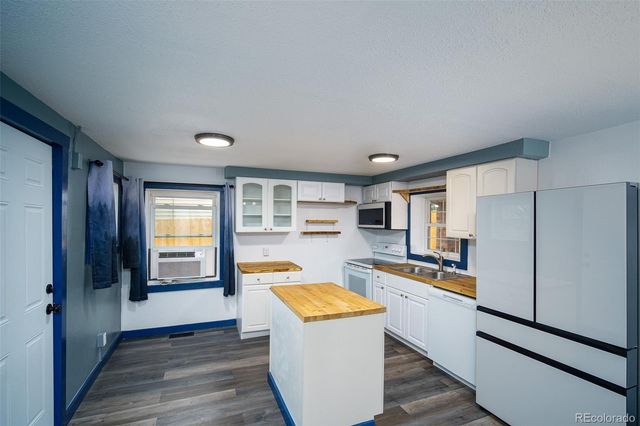 1240 S Navajo Street, Denver, CO 80223