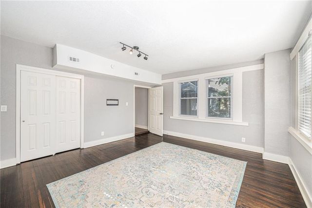 2824 Tracy Avenue, Kansas City, MO 64109