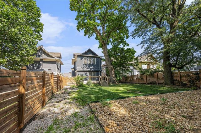2824 Tracy Avenue, Kansas City, MO 64109