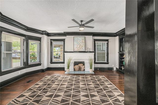 2824 Tracy Avenue, Kansas City, MO 64109