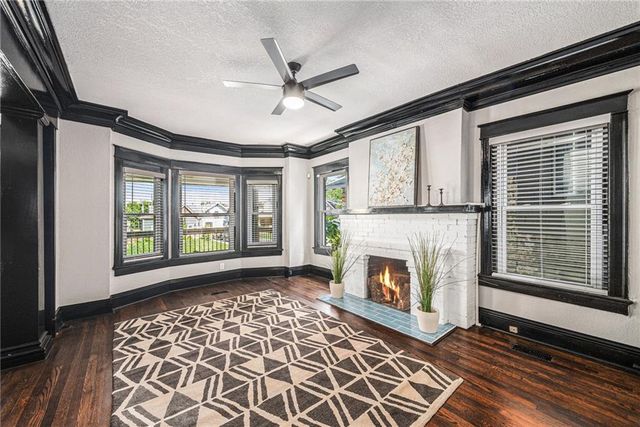 2824 Tracy Avenue, Kansas City, MO 64109