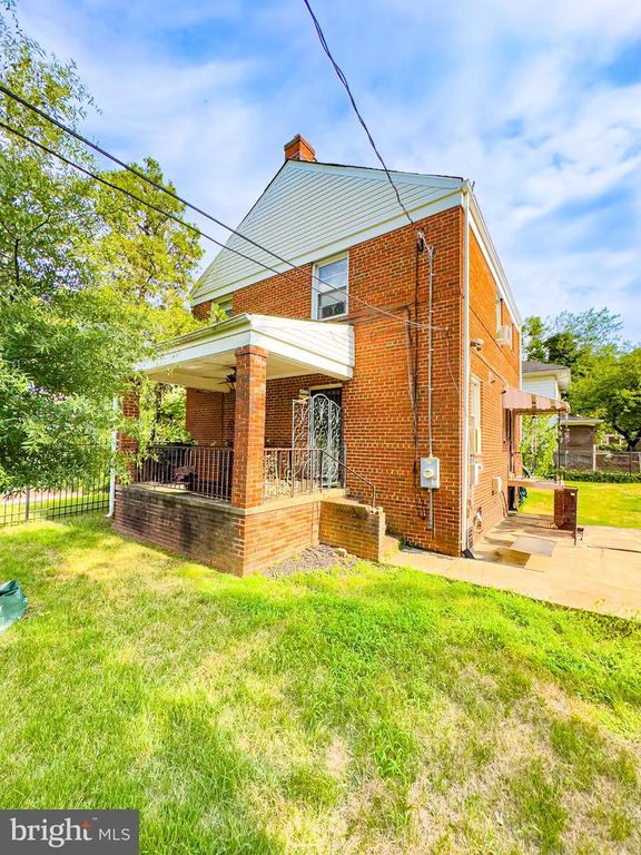 408 44TH ST NE, Washington, DC 20019