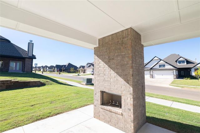 809 Sandgrass Road, Choctaw, OK 73020