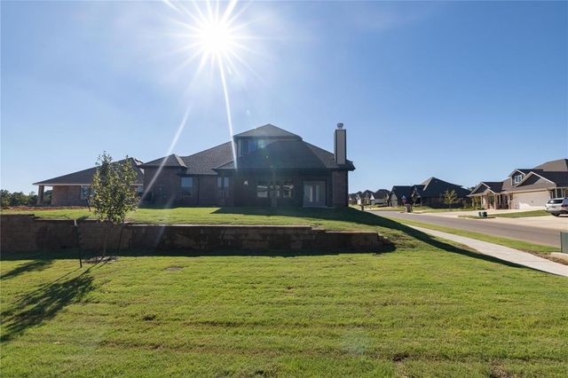 809 Sandgrass Road, Choctaw, OK 73020