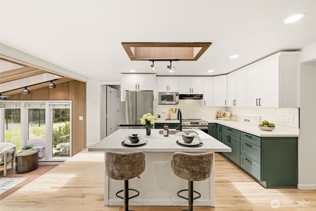 870 10th Lane, Fox Island, WA 98333