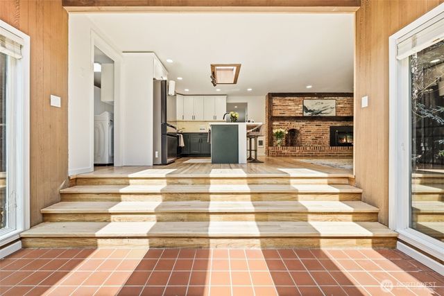 870 10th Lane, Fox Island, WA 98333