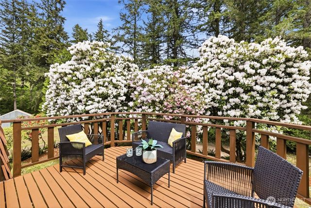 870 10th Lane, Fox Island, WA 98333