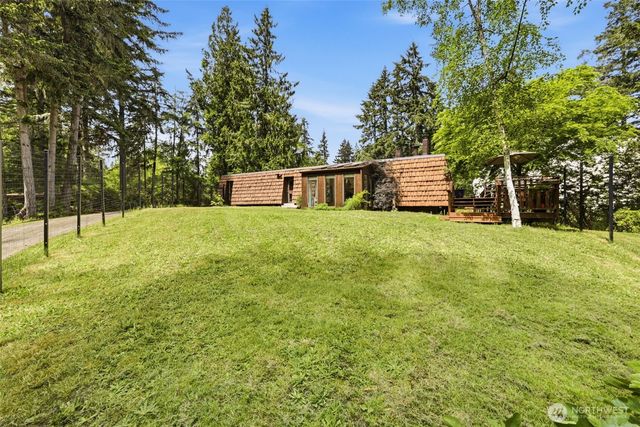 870 10th Lane, Fox Island, WA 98333
