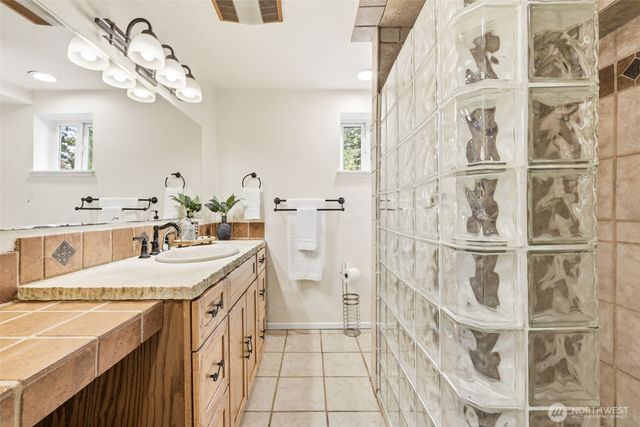 870 10th Lane, Fox Island, WA 98333