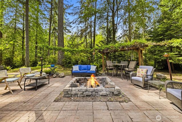 870 10th Lane, Fox Island, WA 98333