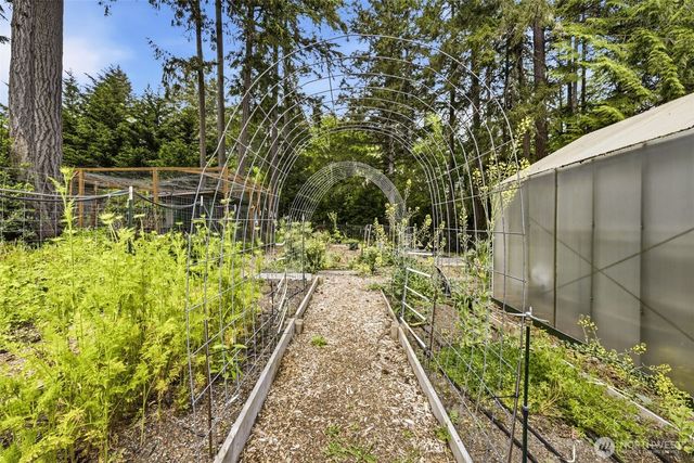 870 10th Lane, Fox Island, WA 98333