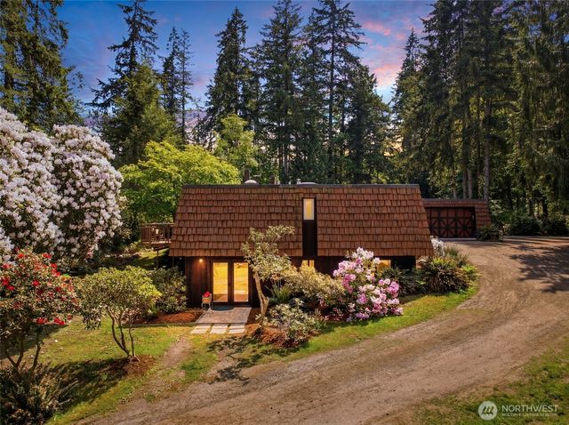 870 10th Lane, Fox Island, WA 98333