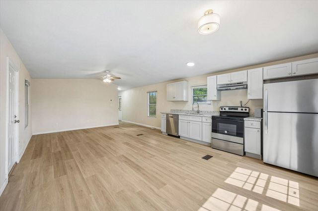 5806 S Highway 35, Alvin, TX 77511