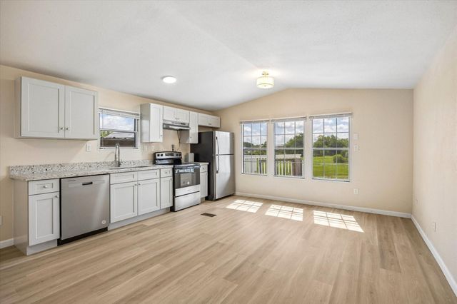 5806 S Highway 35, Alvin, TX 77511