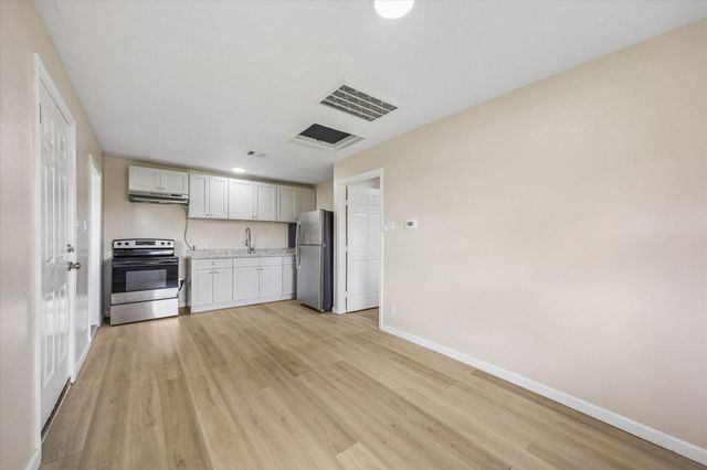 5806 S Highway 35, Alvin, TX 77511