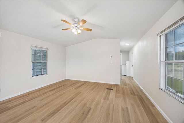 5806 S Highway 35, Alvin, TX 77511