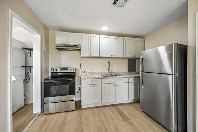 5806 S Highway 35, Alvin, TX 77511