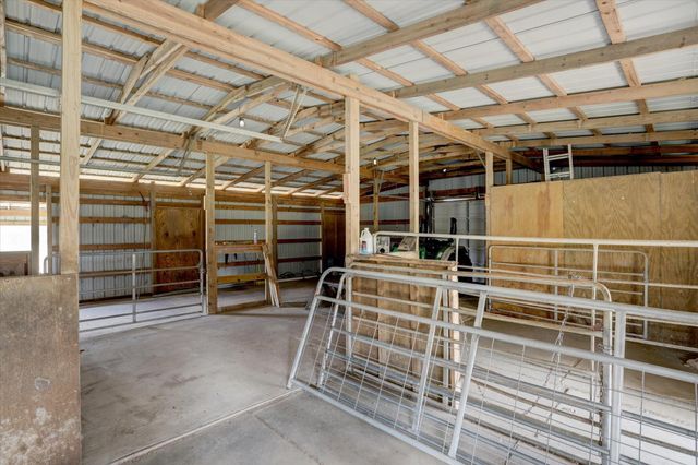 5806 S Highway 35, Alvin, TX 77511