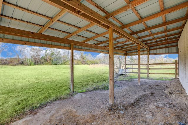 5806 S Highway 35, Alvin, TX 77511