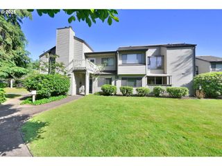 2062 LAKE ISLE Dr, Eugene, OR 97401
