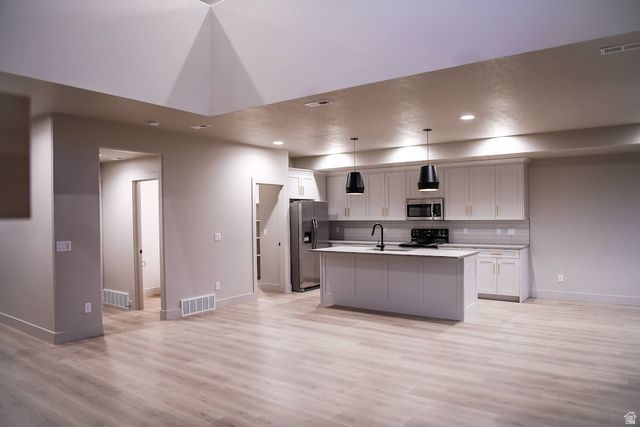 961 W 1910 S, Syracuse, UT 84075