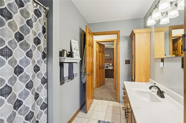 718 McDowell Rd, Hickory Twp, PA 16156