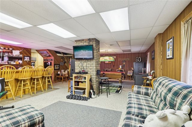 718 McDowell Rd, Hickory Twp, PA 16156