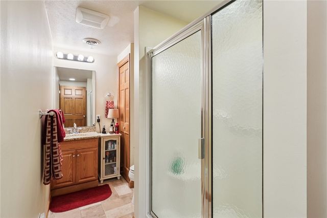 718 McDowell Rd, Hickory Twp, PA 16156