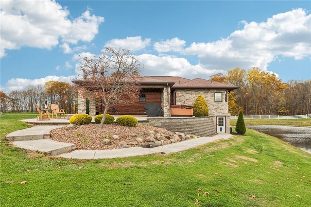 718 McDowell Rd, Hickory Twp, PA 16156