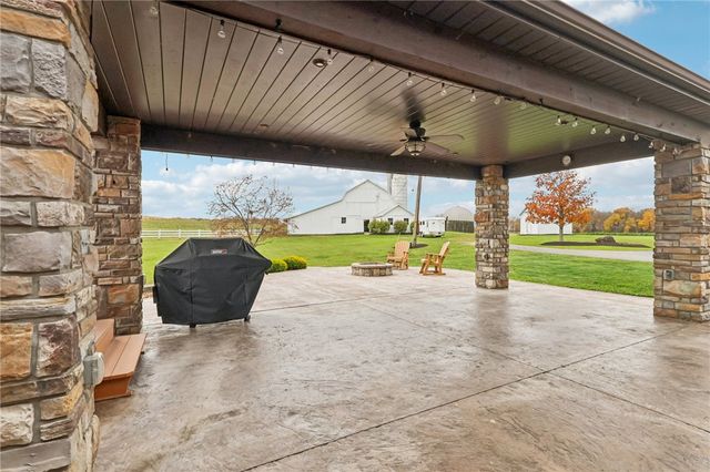 718 McDowell Rd, Hickory Twp, PA 16156