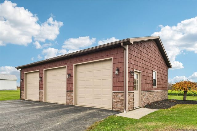 718 McDowell Rd, Hickory Twp, PA 16156