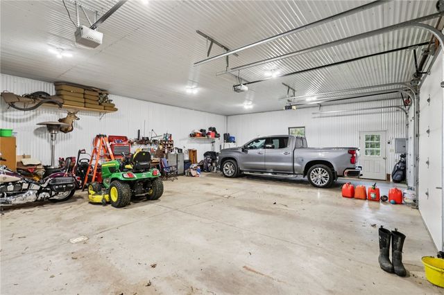 718 McDowell Rd, Hickory Twp, PA 16156