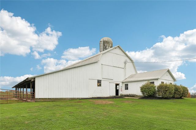 718 McDowell Rd, Hickory Twp, PA 16156