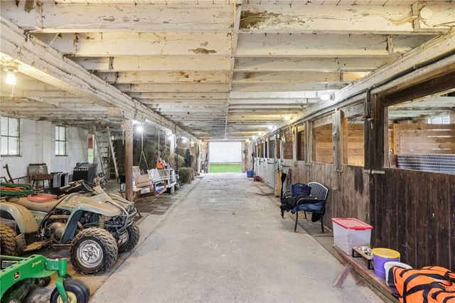 718 McDowell Rd, Hickory Twp, PA 16156