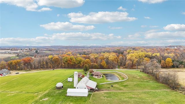 718 McDowell Rd, Hickory Twp, PA 16156