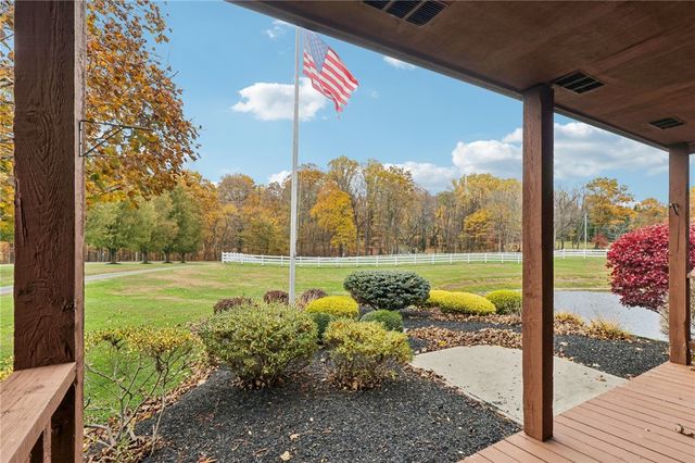 718 McDowell Rd, Hickory Twp, PA 16156