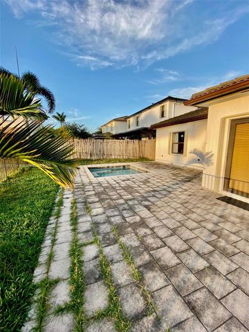 4318 SW 164th Ct, Miami, FL 33185