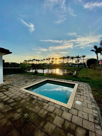 4318 SW 164th Ct, Miami, FL 33185