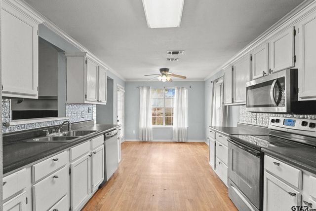 15733 Bay View Cir, Bullard, TX 75757