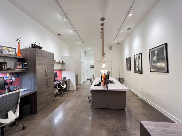 1419 W Belmont Avenue, Chicago, IL 60657