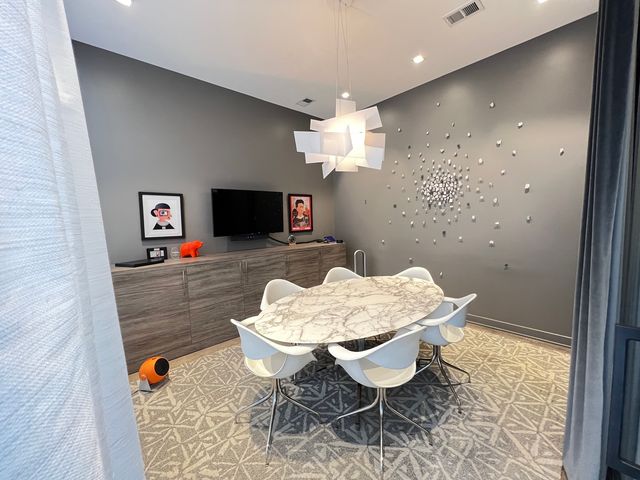 1419 W Belmont Avenue, Chicago, IL 60657