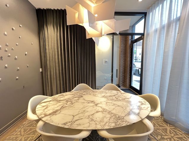 1419 W Belmont Avenue, Chicago, IL 60657