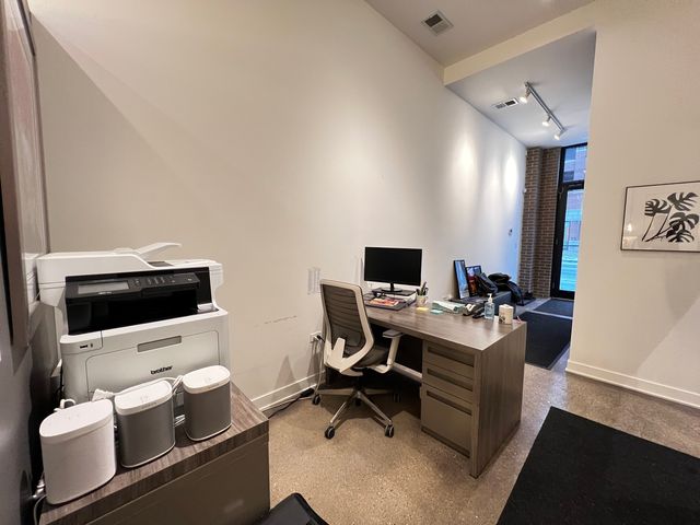 1419 W Belmont Avenue, Chicago, IL 60657