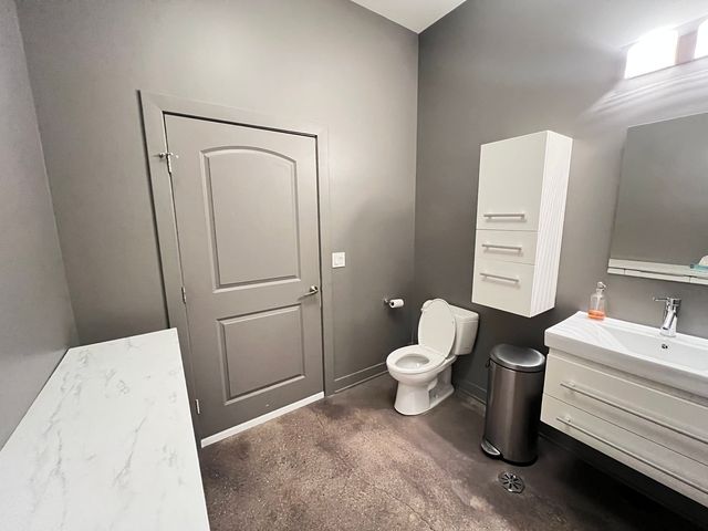 1419 W Belmont Avenue, Chicago, IL 60657