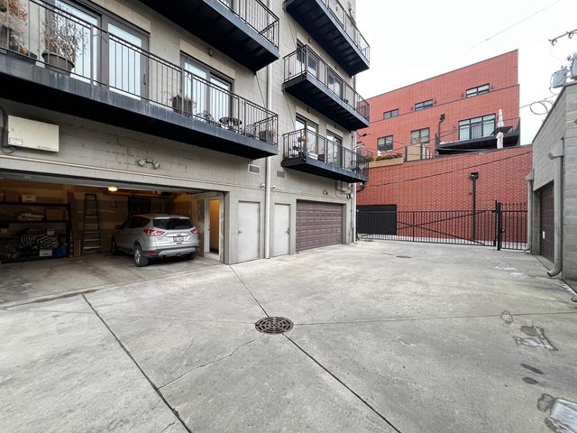 1419 W Belmont Avenue, Chicago, IL 60657