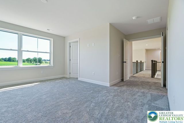 5043 Chapmans Road, South Whitehall Twp, PA 18104
