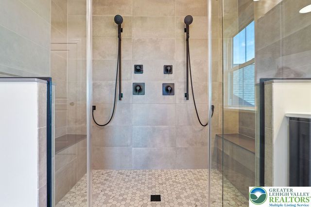 5043 Chapmans Road, South Whitehall Twp, PA 18104