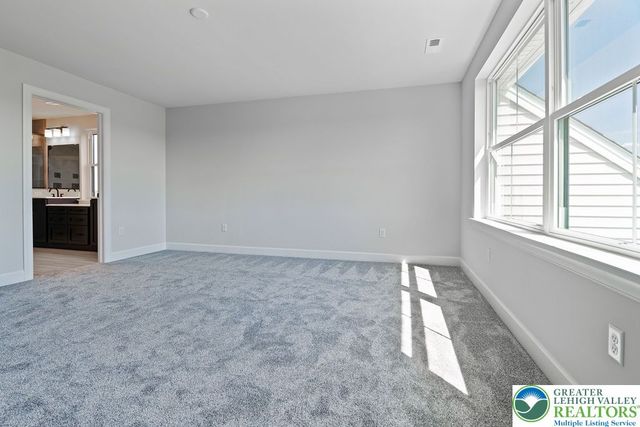 5043 Chapmans Road, South Whitehall Twp, PA 18104